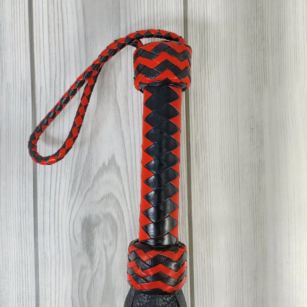Real Genuine Cow Hide Leather Flogger, Heavy Duty Thuddy whip - Picture 3 of 7